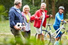 Senioren Freuen Sich Auf Den Freizeit Sport