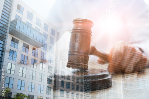 Law protection. Double exposure of judge with gavel and building Tableau sur Toile