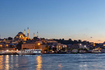 Wall Mural - Sunset of Golden Horn near Galata Bridge in Istanbul, Turkey