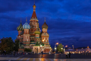 Wall Mural - Night view of the domes of the Saint Basil's Cathedral on Red Square in Moscow, Russia