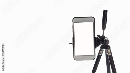 Fotografía Mobile phone mounted on a tripod with a white background for self-portraits