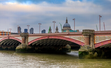 Canvas Print - View of the famous St. Paul's Cathedral across the river Thames with 18th century Blackfriars Bridge in London, England