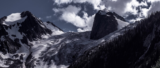Wall Mural - panorama of bugaboo glacier and hound's tooth at bugaboo provincial park in british columbia