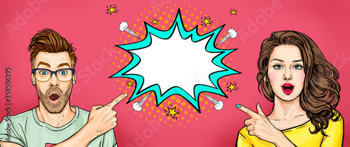 Cuadros en Lienzo Amazed fashionable guy in glasses with open mouth surprise woman show something strange and unexpected