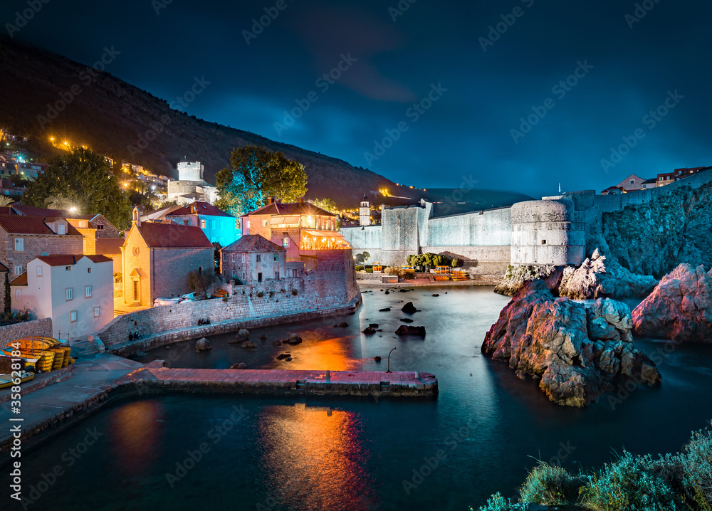 Historic town of Dubrovnik at twilight, Dalmatia, Croatia - obrazy, fototapety, plakaty 
