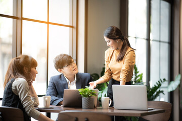 Wall Mural - Group of Business People Diverse Brainstorm Meeting Concept, Working in the Office Concept