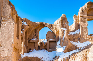 Wall Mural - It's Close view on the almost destroyed house in the Iranian desert