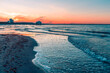 Farbenfroher Sonnenuntergang am Strand von Timmendorf, Ostsee