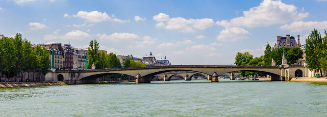 Canvas Print - It's Pont du Carrousel (Carrousel bridge), a bridge in Paris, which spans the River Seine between the Quai des Tuileries and the Quai Voltaire.