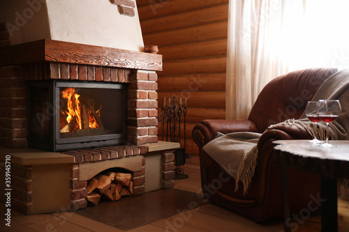 Fotografía Modern cottage interior with stylish furniture and fireplace