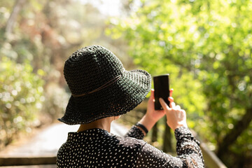 Canvas Print - Asian woman take a picture