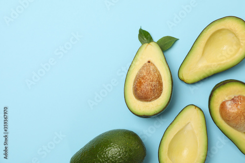 Cuadros en Lienzo Ripe fresh avocado on blue background, top view