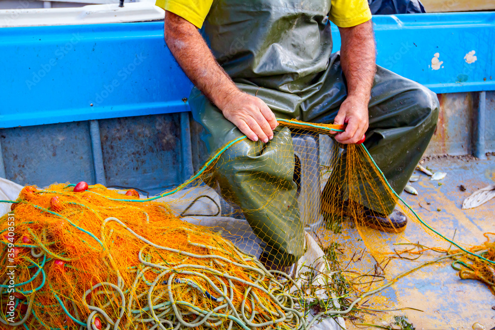 empty fishing net Lakeside Portable Net-Foldable, Durable, Lightweight and Easy to Use tote to carry litter from the waterway to your car Rubber Fishing Net Replacement Netting