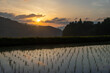 © sigmaphoto - 朝日が美しい山間の田園地帯