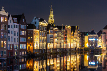 Wall Mural - Amsterdam Damrak traditional Dutch architecture at night