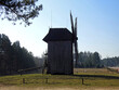 zbudowany w 1836 roku mlyn wiatrak typu kozlak stojacy w miejscowosci jurowce na podlasiu w polsce