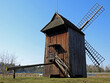  zbudowany w 1836 roku mlyn wiatrak typu kozlak stojacy w miejscowosci jurowce na podlasiu w polsce