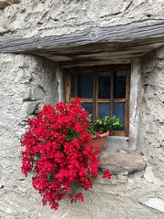 Wall Mural - balcone con fiori baita 