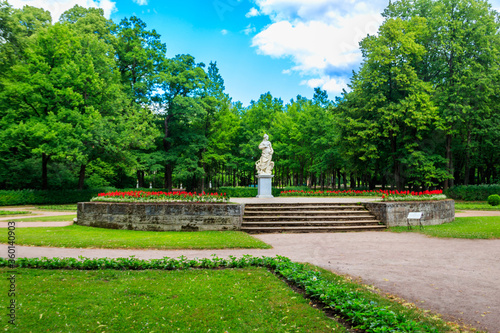 Cuadros en Lienzo Marble allegorical statue Peace in Pavlovsk park, Russia