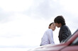© affect - 車の横でキスをするカップル