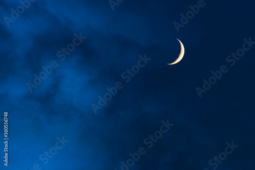 Cuadros en Lienzo Blue foggy sky with crescent or half moon