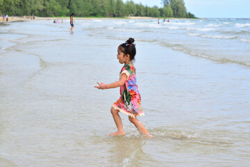 Wall Mural - Little Girl at The Sea