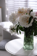 Canvas Print - Bouquet of beautiful peony flowers on table indoors