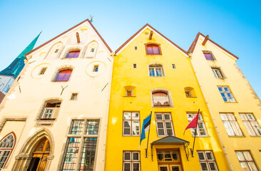 Fototapete - Medieval houses in Tallinn called The Three Sisters, Estonia