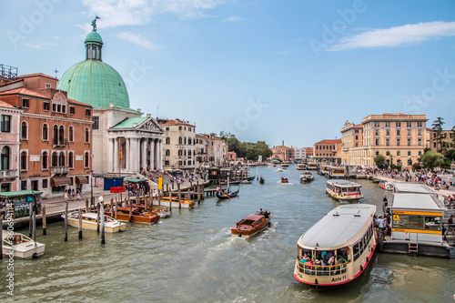 Fotografía Venice city center - the Grand Canal and San Simeon Piccolo church in the backgr