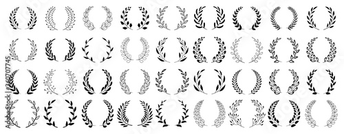 Photographie Set of black circular foliate laurels branches