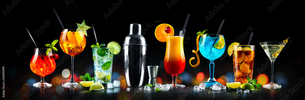 Set of various cocktails with on black background - obrazy, fototapety, plakaty 