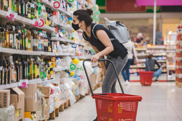 Wall Mural - woman in medicine mask do groceries shopping