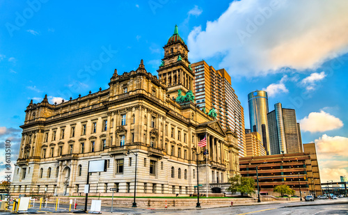 Fotomural Wayne County Courthouse, a monumental government structure in Downtown Detroit,
