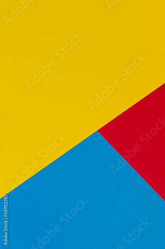 Dekoracja na wymiar  abstrakcyjny-pionowy-zolty-czerwony-i-jasnoniebieski-kolor-tla-kompozycji-geometrii-papieru