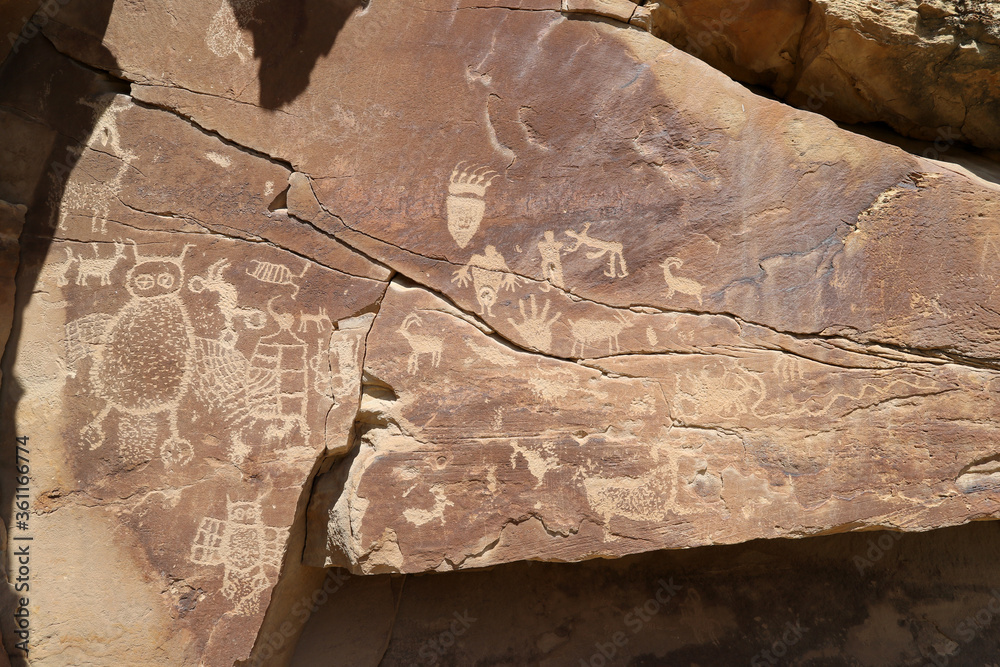 Ancient Native American Indian rock art petroglyph owl animals Utah ...