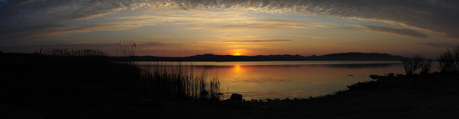 Wall Mural - Sunrise over the Lake Vrana (Croatia) - Sonnenaufgang über dem Vrana-See (Kroatien) 