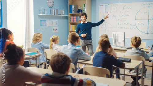 Fotomural Caring Teacher Explains Lesson to a Classroom Full of Bright Diverse Children