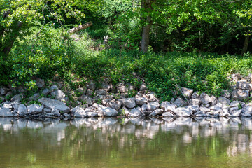 Wall Mural - Des cailloux sur les bords de la rivière