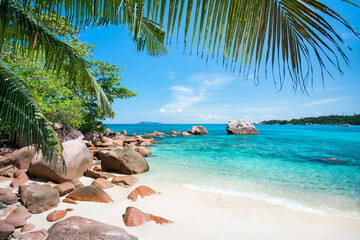 Wall Mural - anse lazio on the island of praslin, seychelles