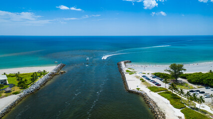 Fototapete - The town of Jupiter Island is located on the barrier island called Jupiter Island, in Martin County, Florida, United States; the town is part of the Port St. Lucie, Florida Metropolitan Statistical Ar