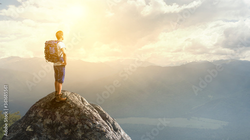 Fotografía Young traveler exploring the world concept