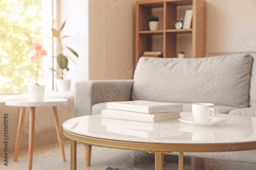 Cuadros en Lienzo Interior of modern room with table and sofa