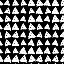 Classic Vintage Seamless Pattern With Triangles, Texture Grunge Crayons Ink. Black White Background. Can Be Used For Scandinavian Style Greeting Card Design, Gift Wrap, Fabrics, Wallpapers. Vector