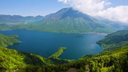 Poster - 新緑の男体山と中禅寺湖空撮