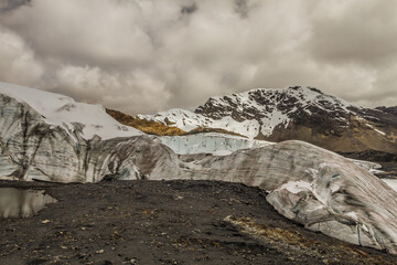 Wall Mural - Pastoruri glacier, Peru.