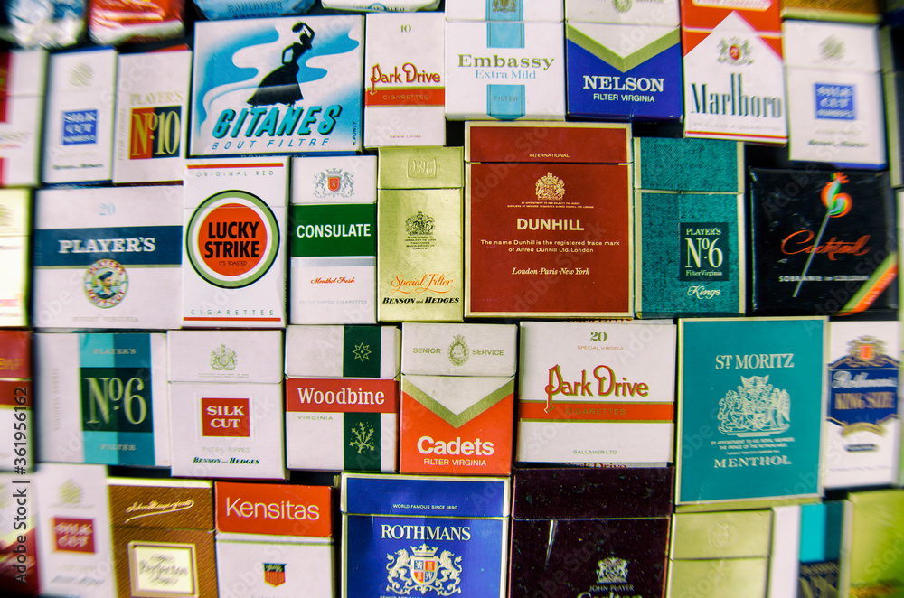 1970s cigarette packets London, England - May 20, 2016: Packets of Various Old Cigarette Boxes from  the 1970s Stock-foto