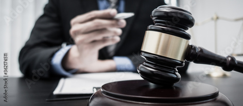 Fotomural Lawyers or lawyers are currently investigating in the law room.