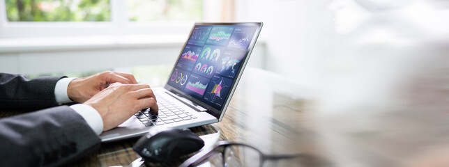 Canvas Print - Businessman Using Business Analytics Information Technology