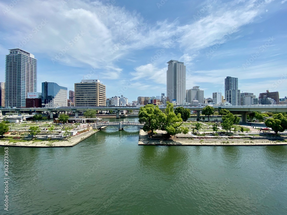 街並み 市街地 ビル群 中之島 ビジネス街 大阪 青 青空 快晴 晴 風景 都市風景 都市 大都市 都会 都市イメージ 地方 地方都市 経済 社会 ビル 町並み 町 街 市街 晴れ 関西 雲 建物 空 日本 高層ビル ビジネス 屋外 近畿 大都会 近畿地方 大阪府 青色 大阪市 地域