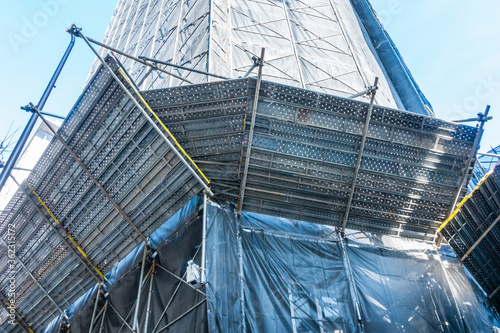 ビル建築足場と落下防止柵scaffolding Fall Protection Sheet Buy This Stock Photo And Explore Similar Images At Adobe Stock Adobe Stock